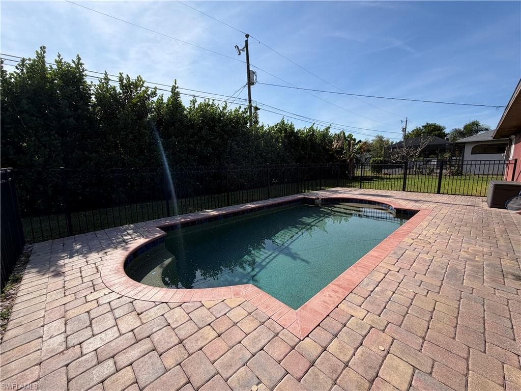 1410 SE 1st TER CAPE CORAL, FL 33990