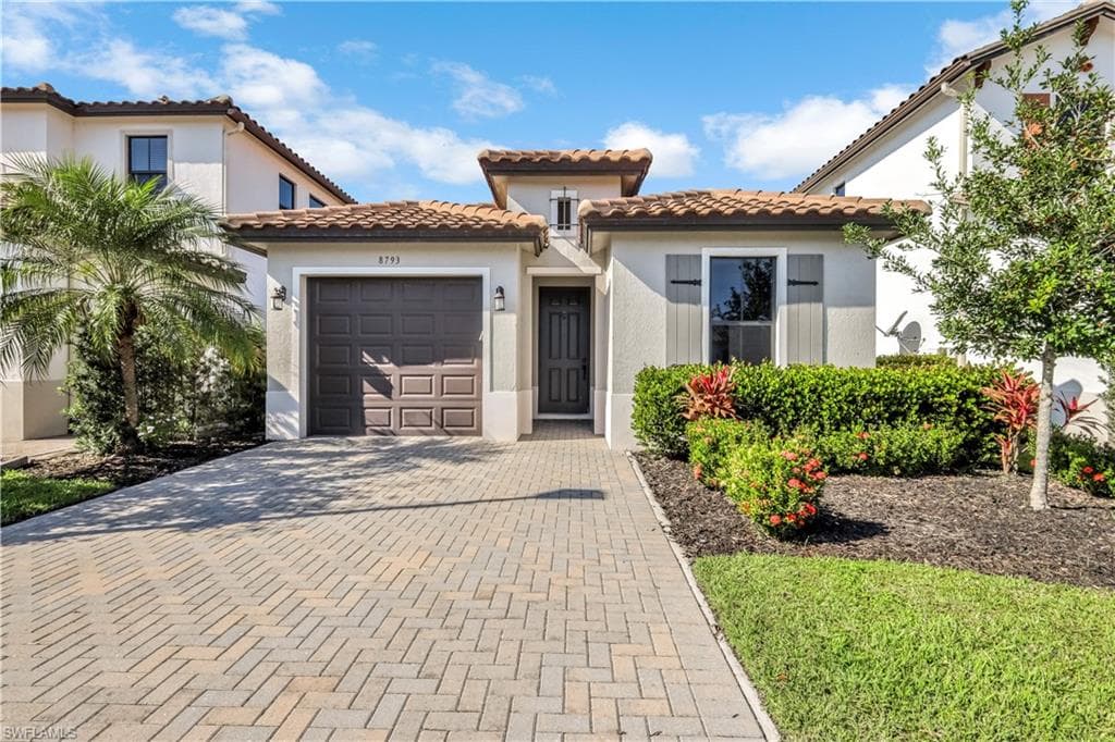 8793 Madrid CIR NAPLES, FL 34104