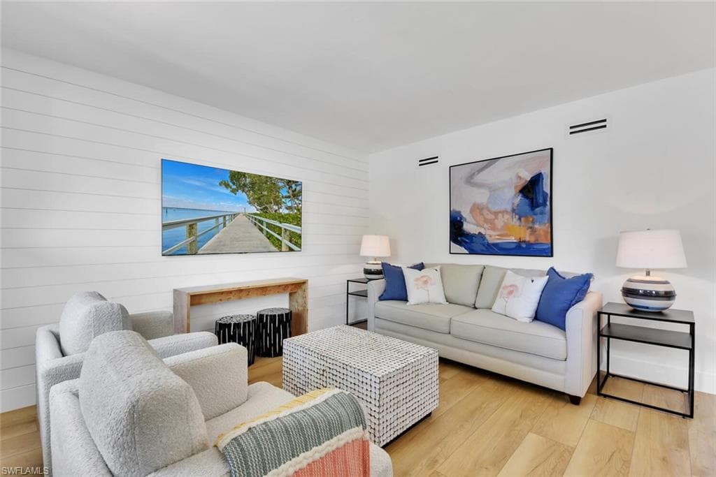 980 7th AVE S 204 NAPLES, FL 34102