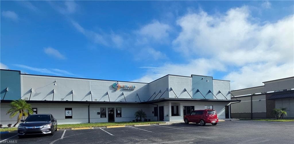 643 Cape Coral PKWY E CAPE CORAL, FL 33904