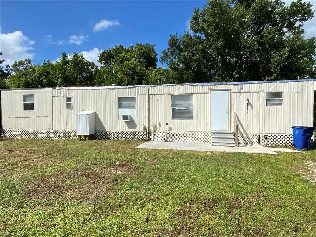 8376 Nault RD NORTH FORT MYERS, FL 33917