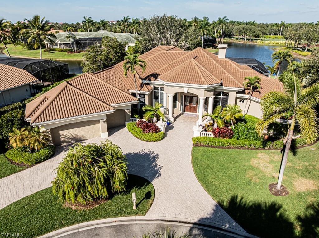 1676 Persimmon DR NAPLES, FL 34109