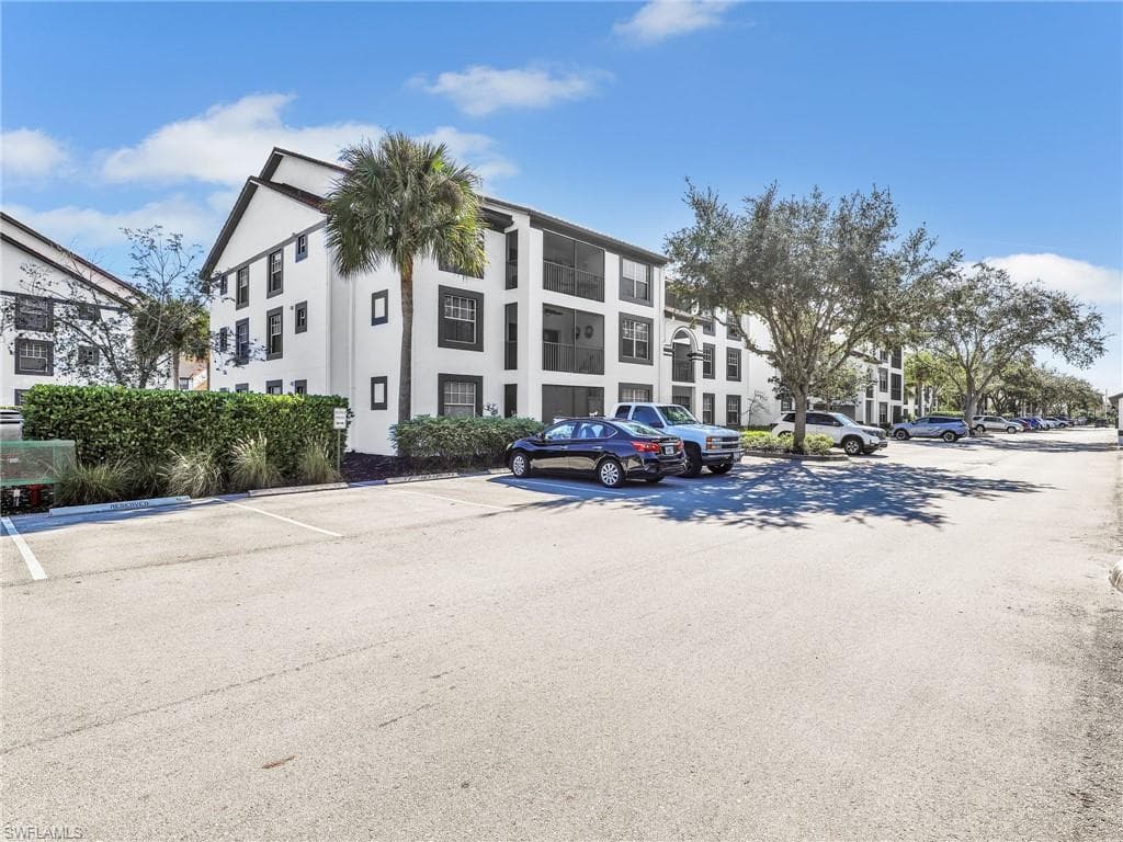 7935 Preserve CIR 423 NAPLES, FL 34119