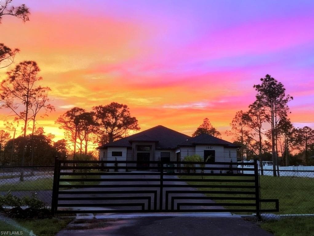 1821 DESOTO BLVD N NAPLES, FL 34120
