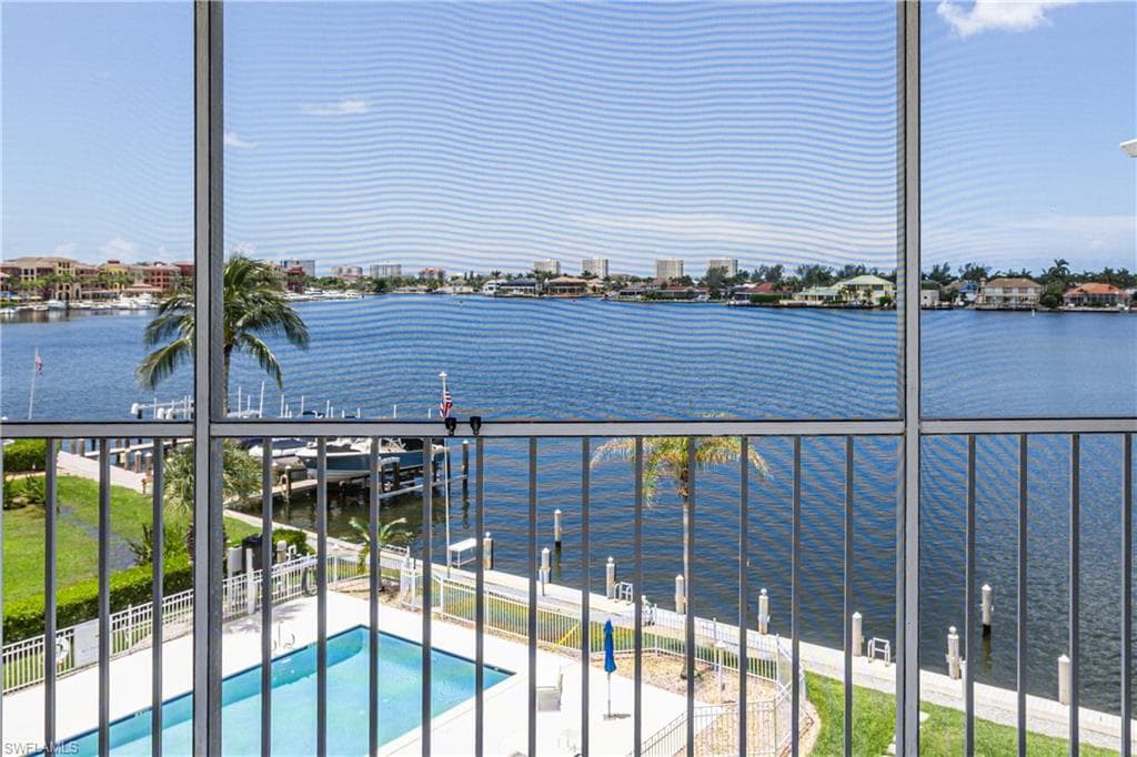 816 Elkcam CIR 305 MARCO ISLAND, FL 34145