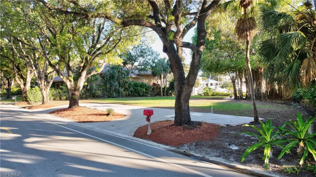 442 18th AVE S NAPLES, FL 34102
