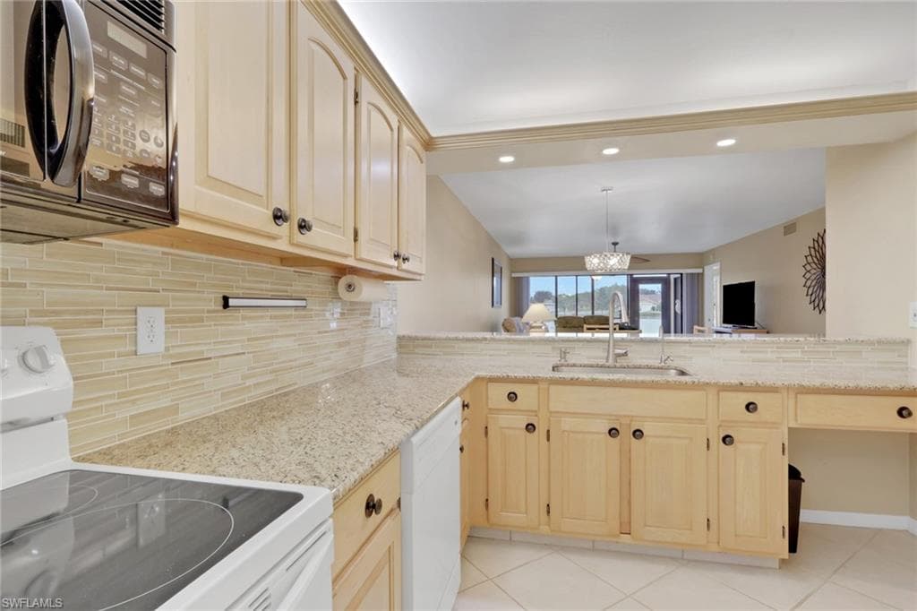 4330 Chantelle DR F105 NAPLES, FL 34112