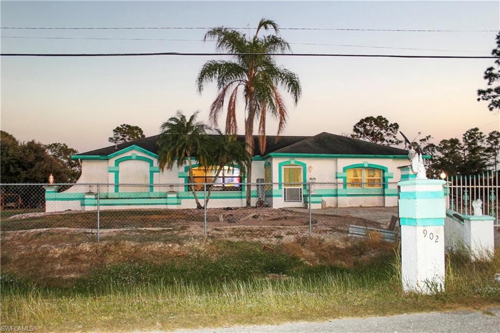 902 Clayton AVE LEHIGH ACRES, FL 33972