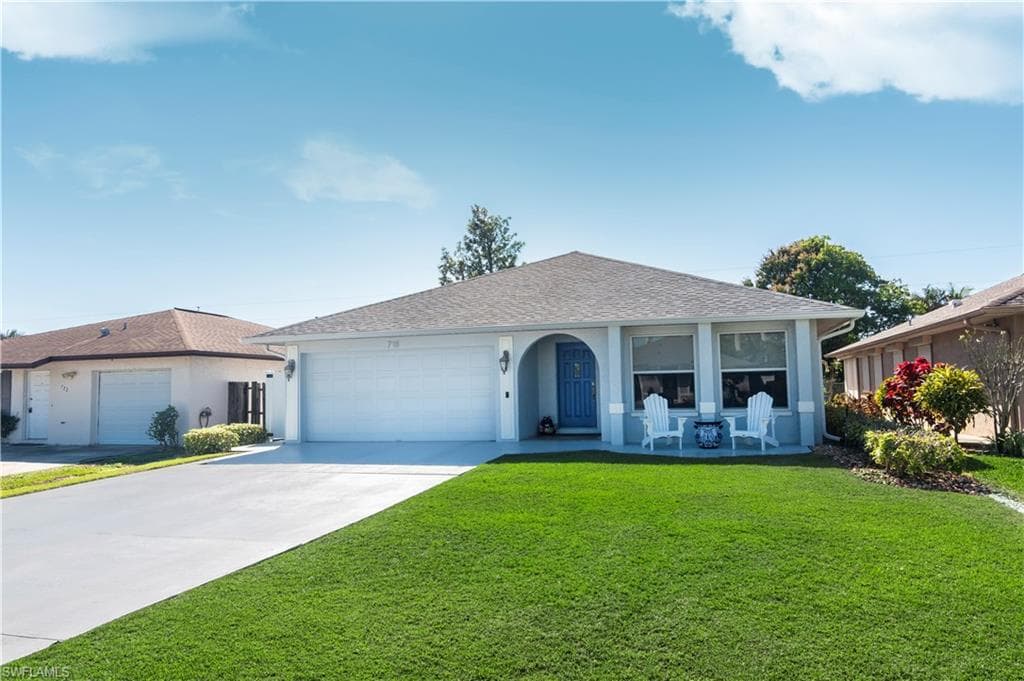 718 107th AVE N NAPLES, FL 34108