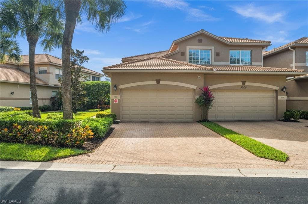 3908 Forest Glen BLVD 101 NAPLES, FL 34114
