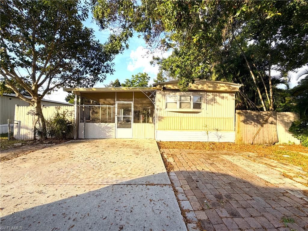 240 State ST NORTH FORT MYERS, FL 33903