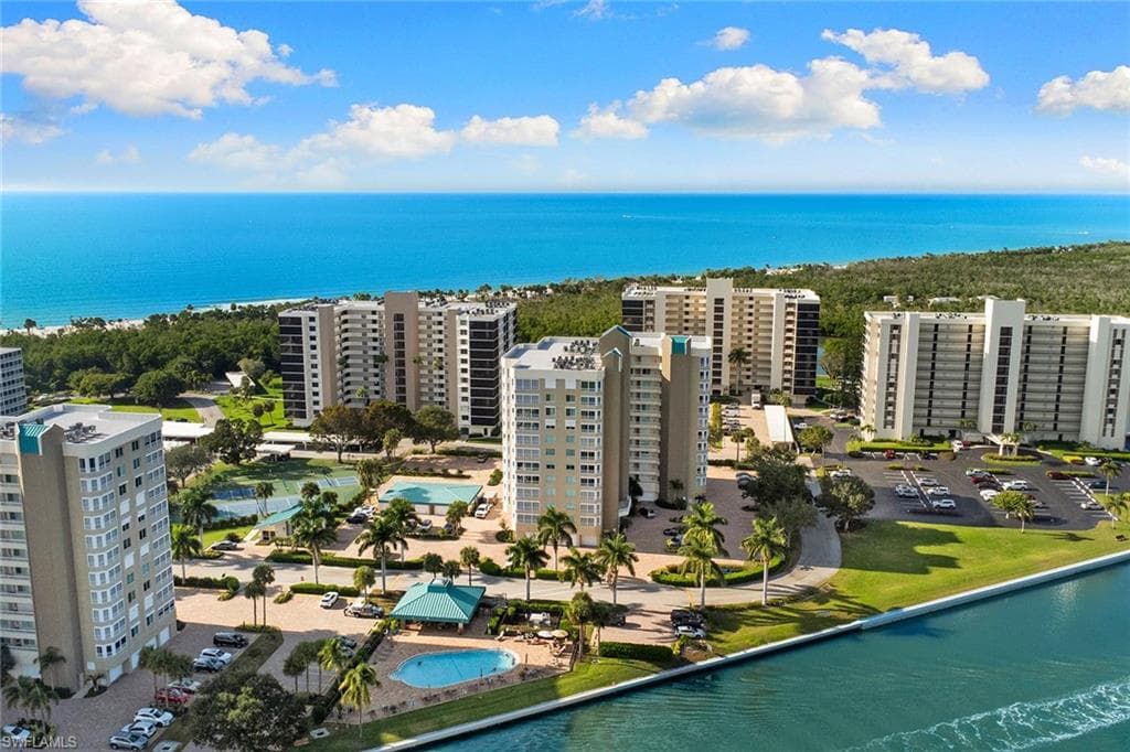 21 Bluebill AVE 904B NAPLES, FL 34108