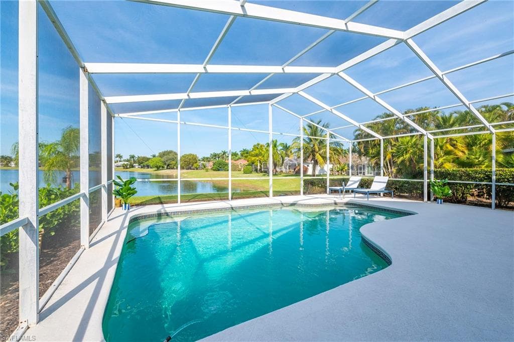 1526 Vintage LN NAPLES, FL 34104