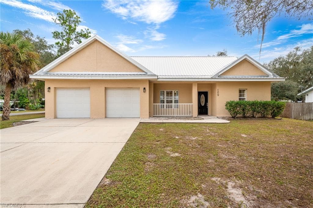 109 Florida ST LABELLE, FL 33935