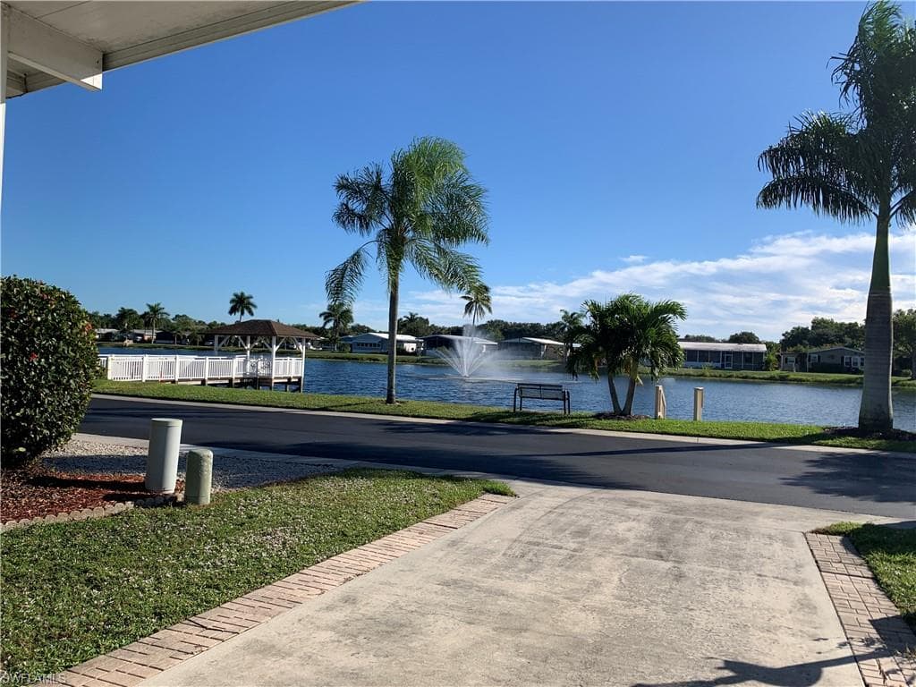 192 Oceans BLVD 192 NAPLES, FL 34104
