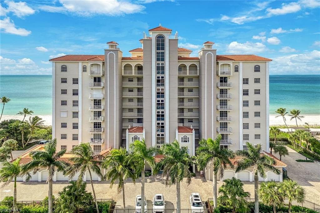 9577 Gulf Shore DR 704 NAPLES, FL 34108