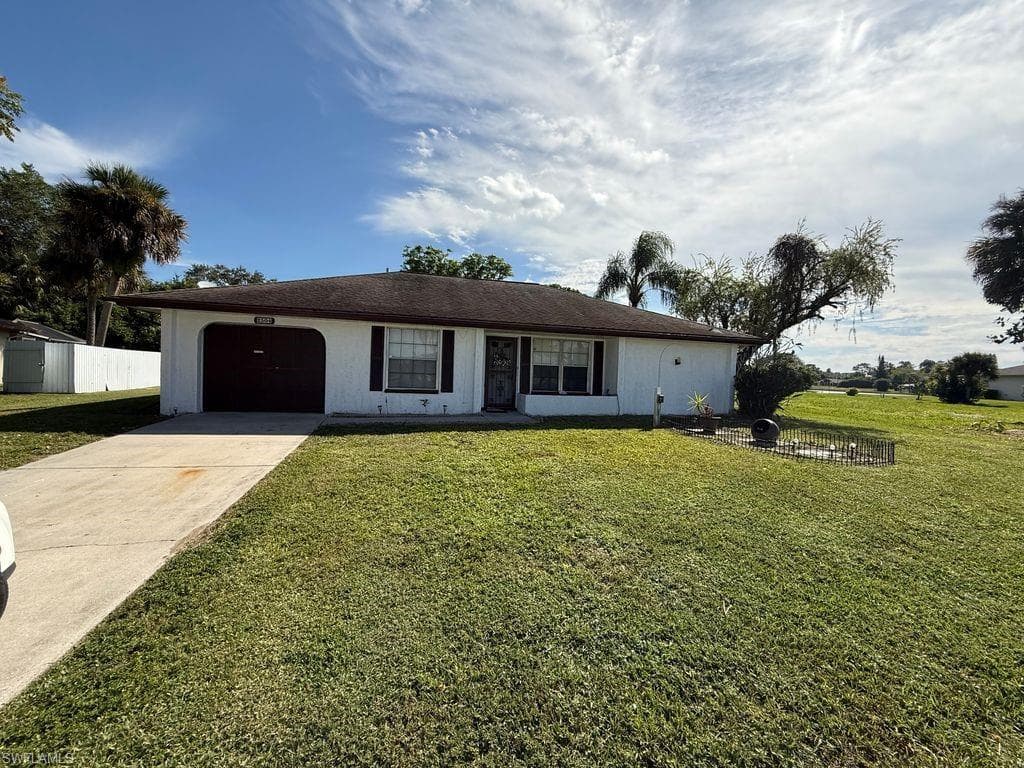 2504 Lakeview DR LEHIGH ACRES, FL 33936