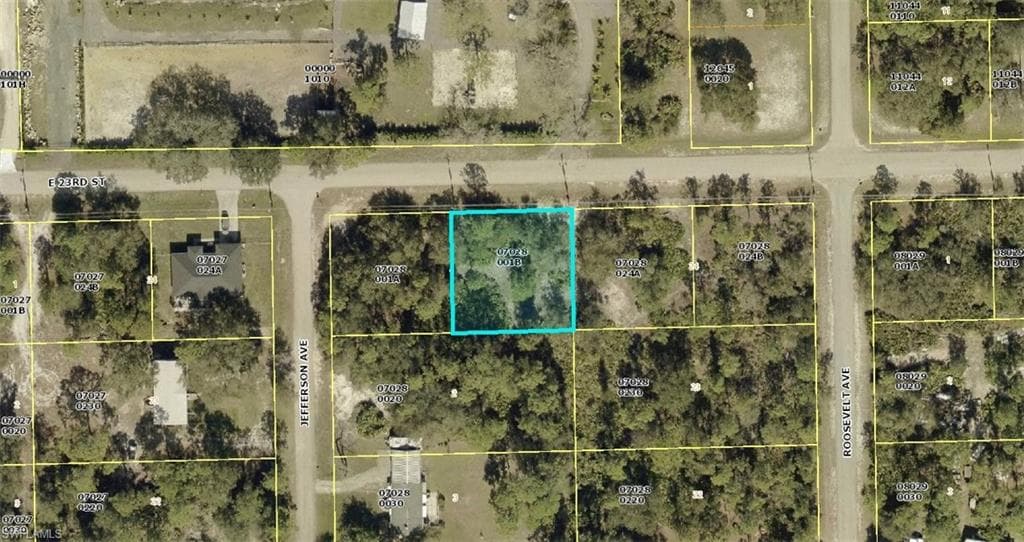 2602 E 23rd ST ALVA, FL 33920