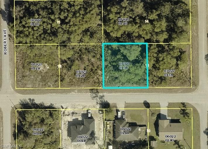 2505 E 10th ST LEHIGH ACRES, FL 33936