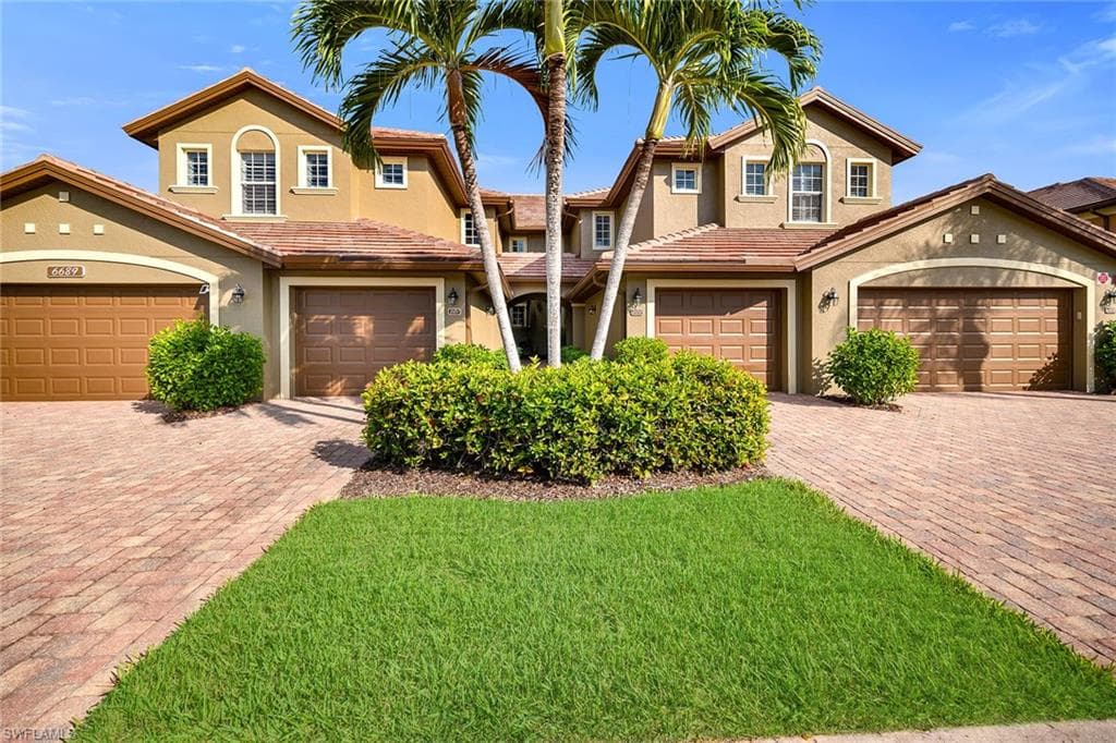 6689 Alden Woods CIR 201 NAPLES, FL 34113