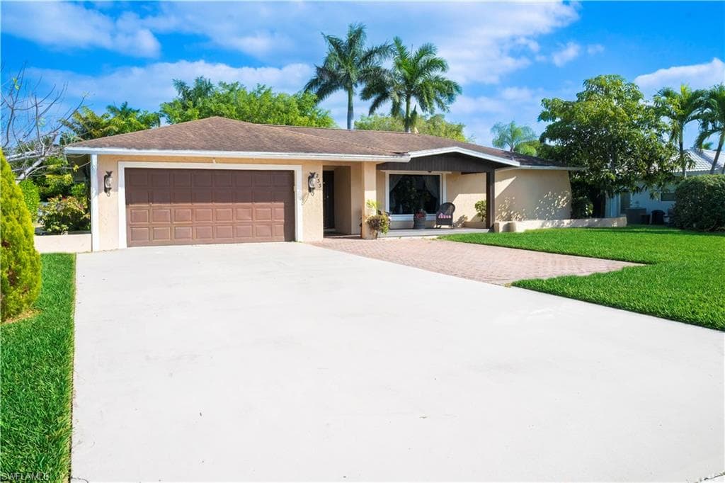 233 Baltusrol DR NAPLES, FL 34113