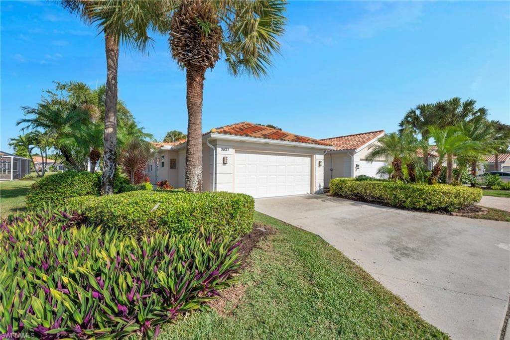 3527 El Verdado CT NAPLES, FL 34109