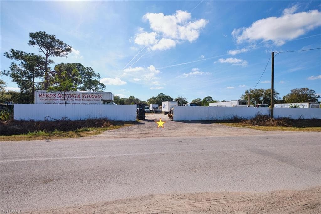 319 N Industrial LOOP LABELLE, FL 33935