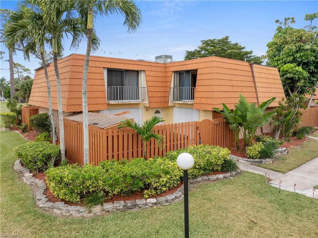 1702 Park Meadows DR 1 FORT MYERS, FL 33907