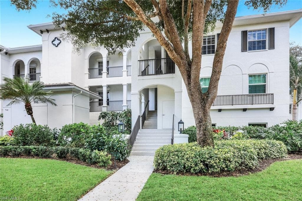795 Bentwater CIR 204 NAPLES, FL 34108