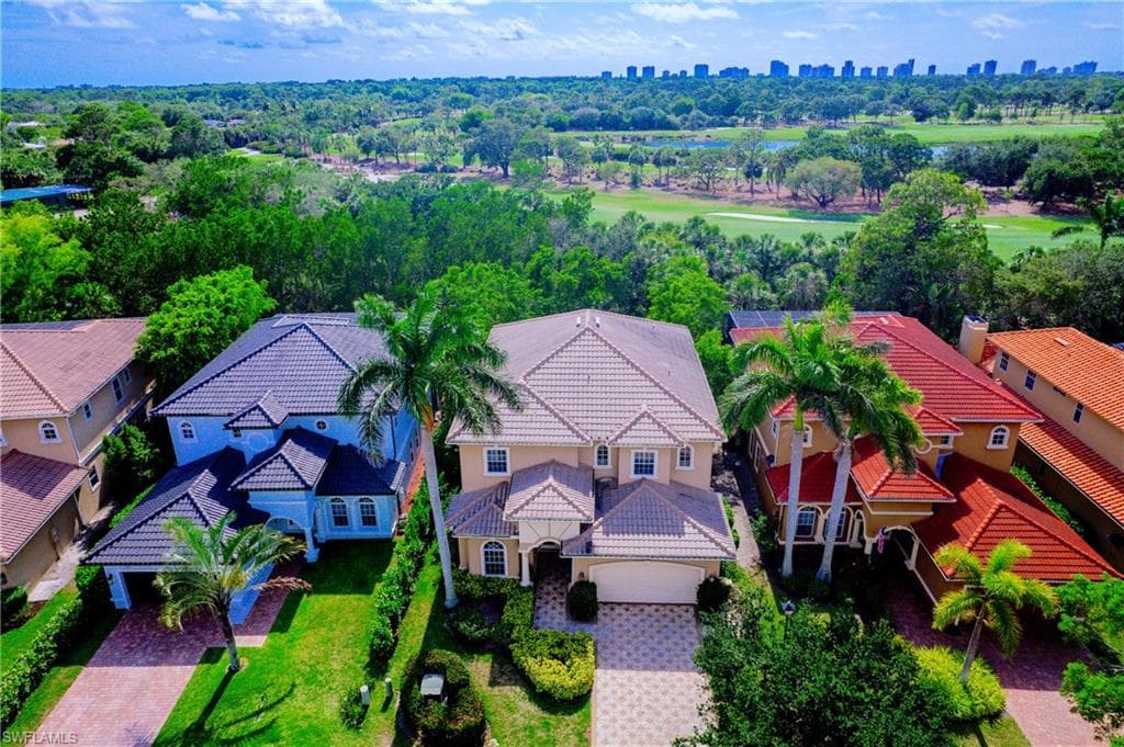 2915 Coco Lakes DR NAPLES, FL 34105