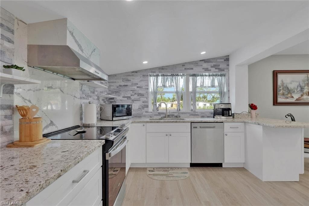 829 107th AVE N NAPLES, FL 34108