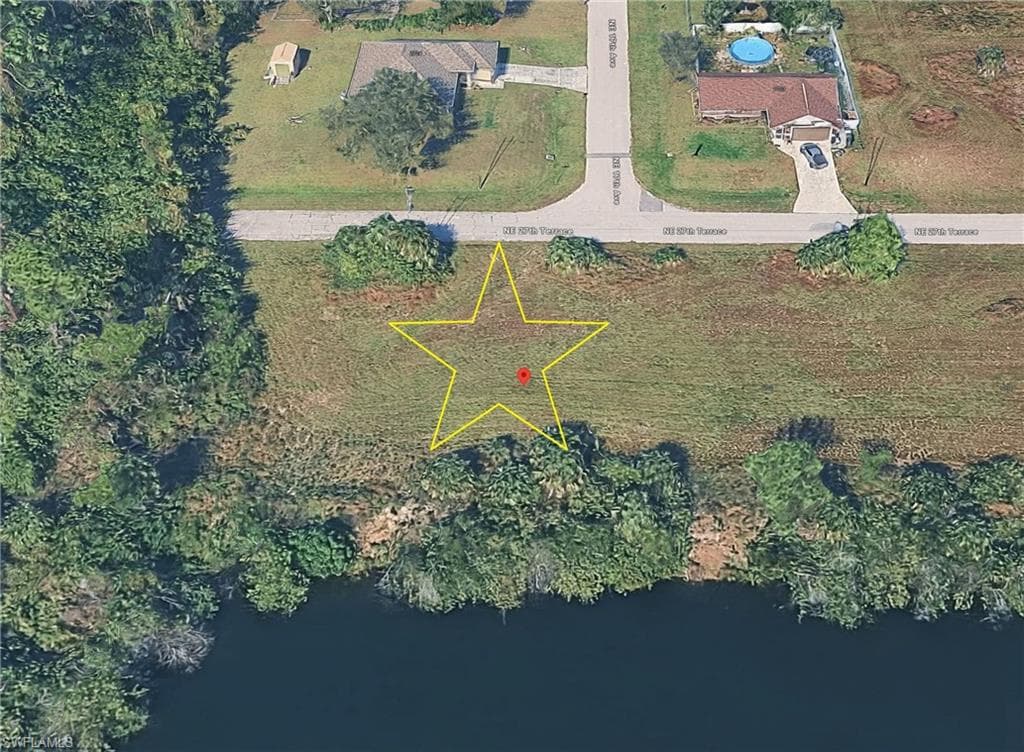 1632 NE 27th TER CAPE CORAL, FL 33909