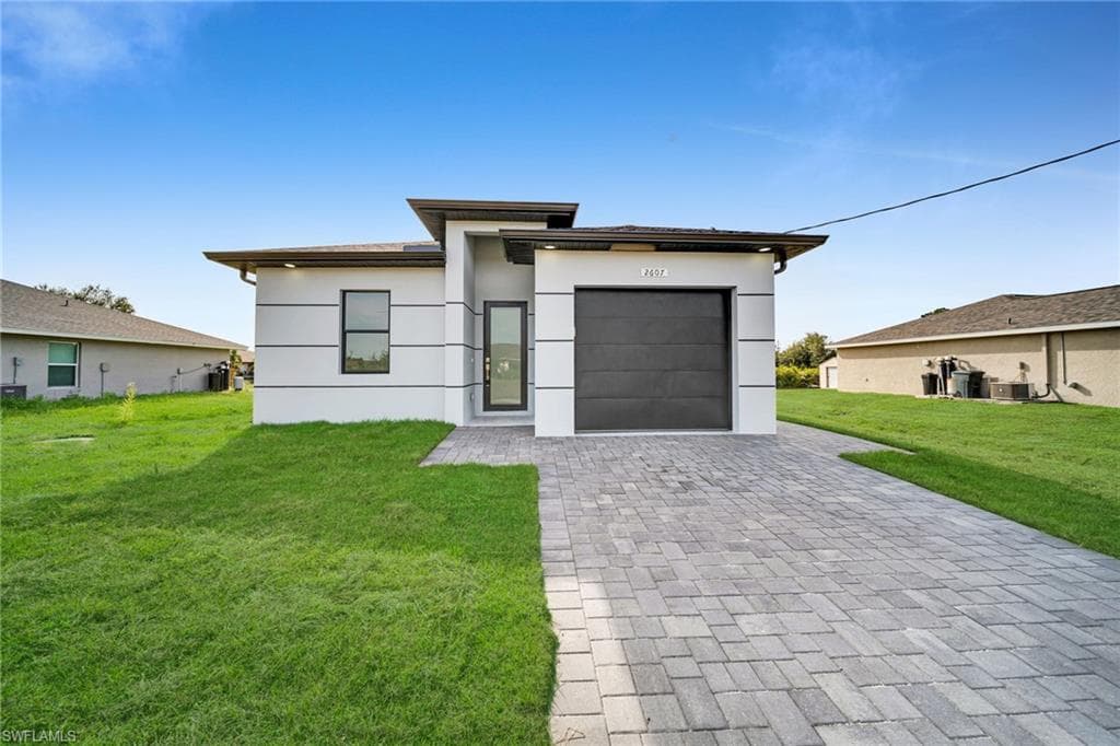 2607 57th ST W LEHIGH ACRES, FL 33971