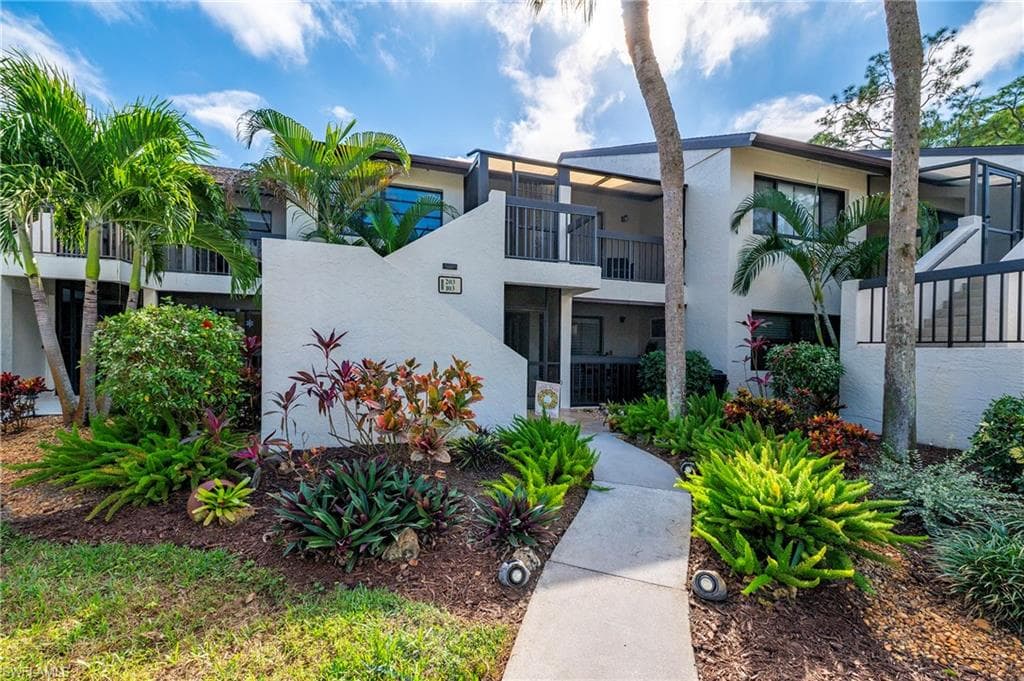 1806 Kings Lake BLVD 203 NAPLES, FL 34112