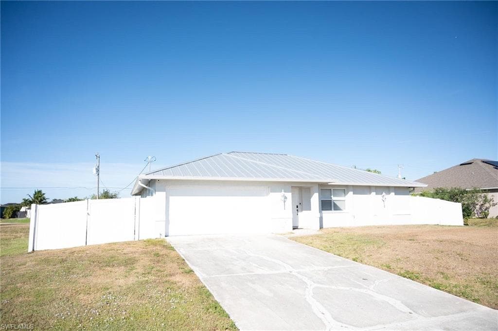 113 11th TER CAPE CORAL, FL 33909