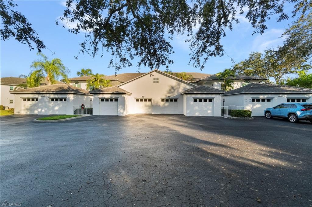 2110 Cay Lagoon DR 113 NAPLES, FL 34109