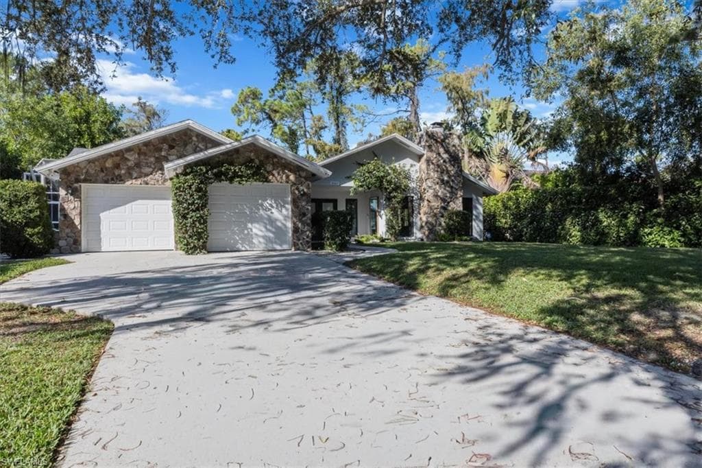 6161 Waxmyrtle WAY NAPLES, FL 34109
