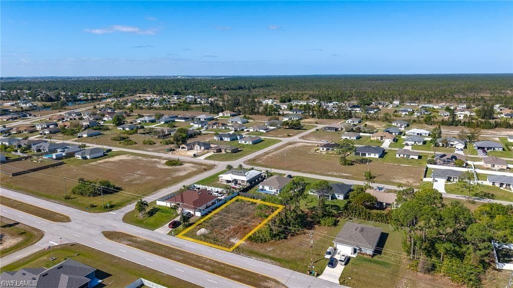 4004 W Gator CIR CAPE CORAL, FL 33909
