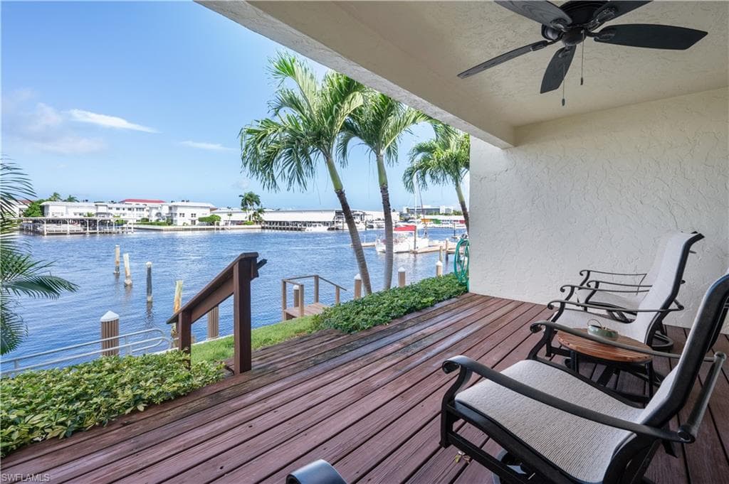 800 RIVER POINT DR 207 NAPLES, FL 34102