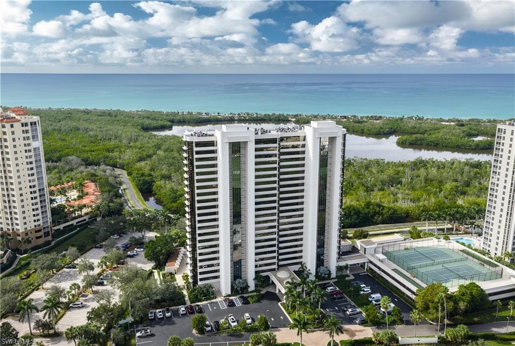 6825 Grenadier BLVD 1002 NAPLES, FL 34108