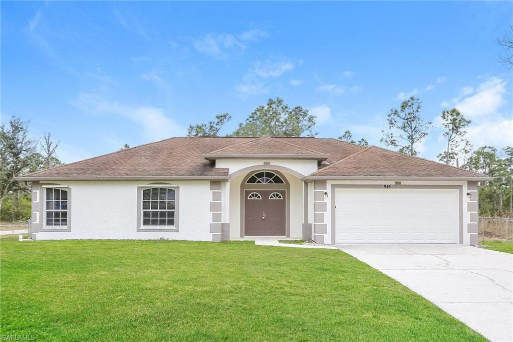 944 Berg ST E LEHIGH ACRES, FL 33974