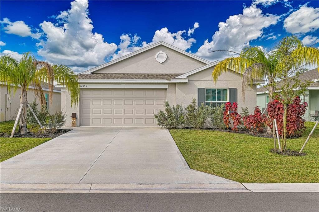 12152 Amber Waves RD LEHIGH ACRES, FL 33974
