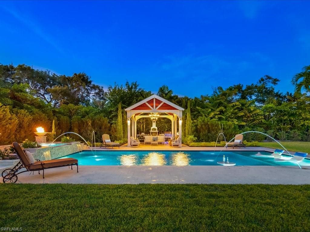 624 Ridge DR NAPLES, FL 34108