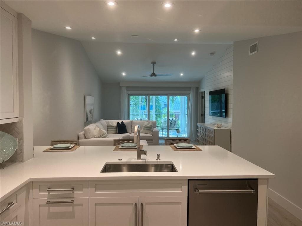 7713 Jewel LN 202 NAPLES, FL 34109