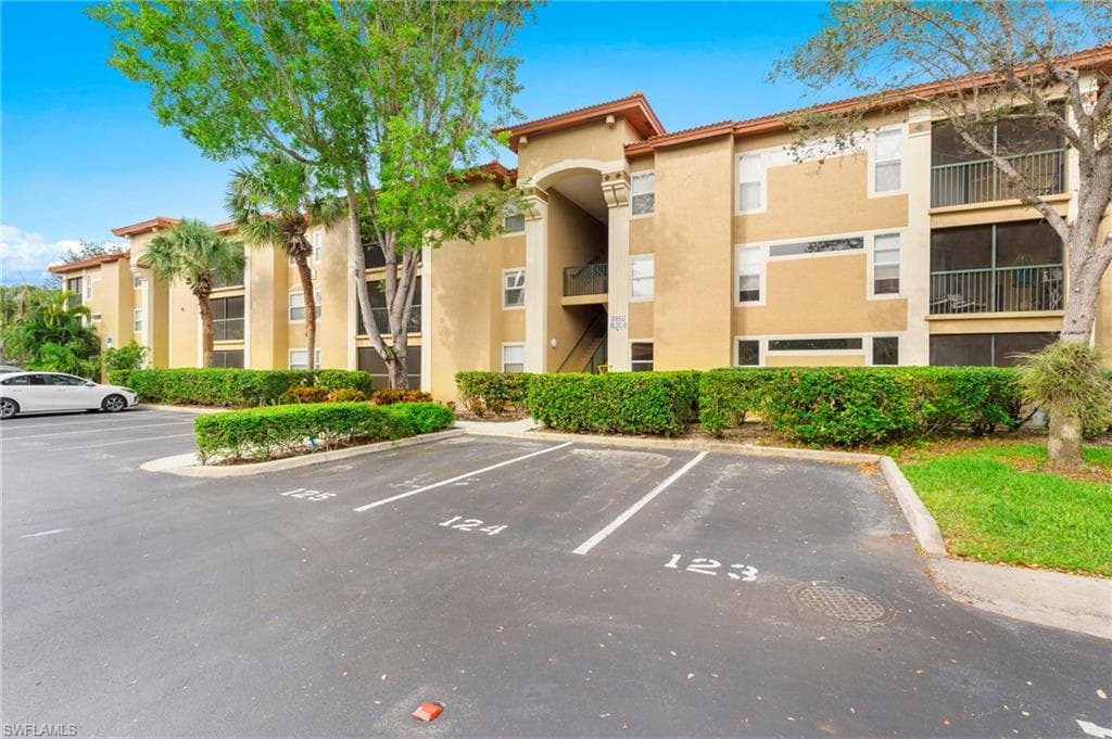 8950 Colonnades CT E 815 BONITA SPRINGS, FL 34135