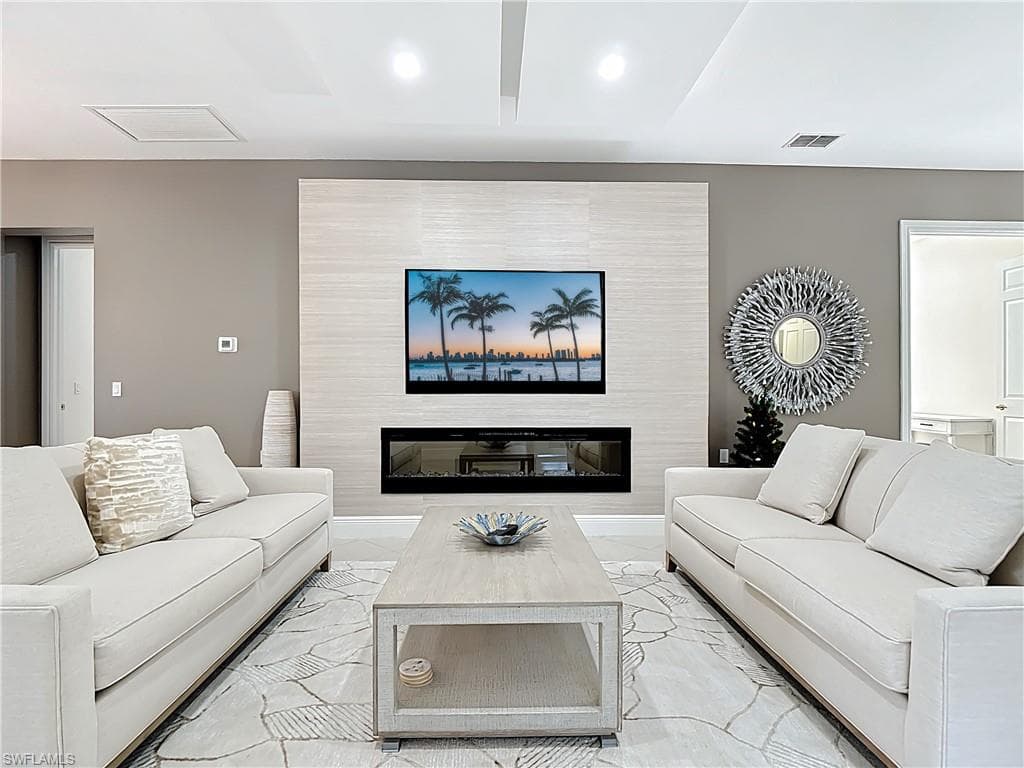 3695 Montreux LN 201 NAPLES, FL 34114