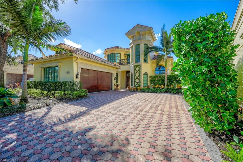 8057 Via Vecchia NAPLES, FL 34108