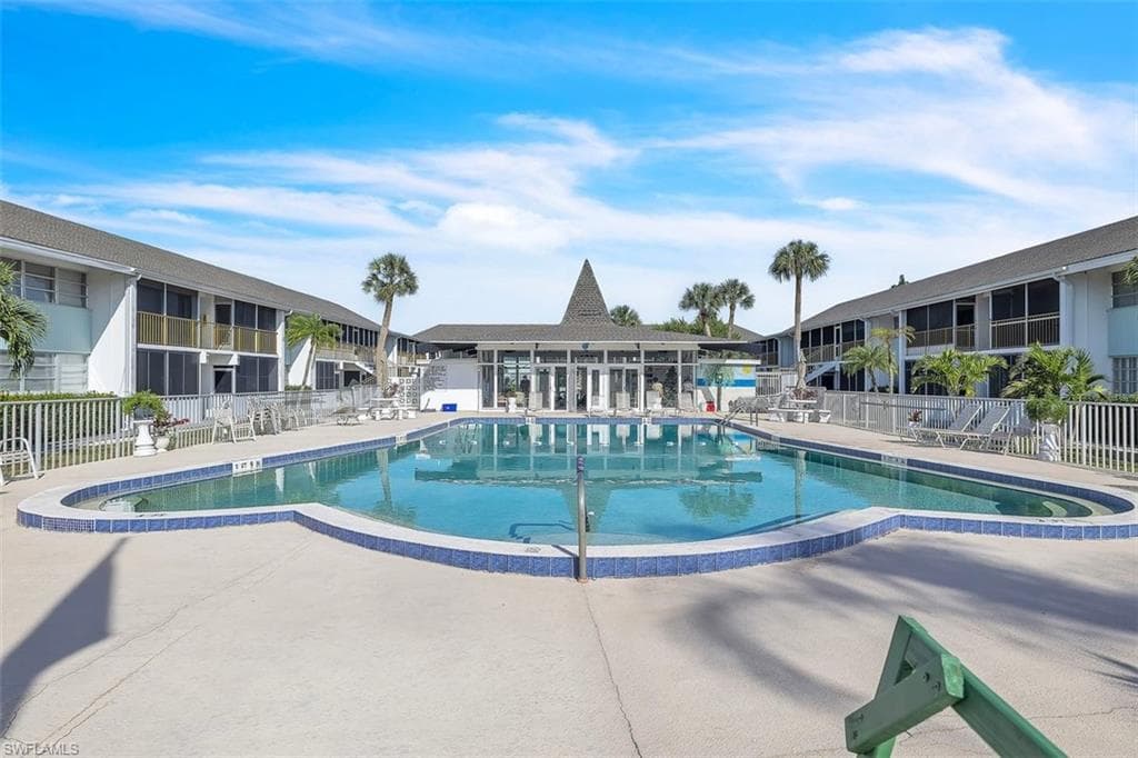 403 SE 43rd TER 11 CAPE CORAL, FL 33904