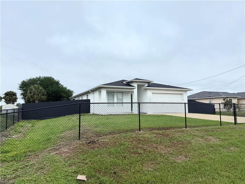 3006 40th ST SW LEHIGH ACRES, FL 33976