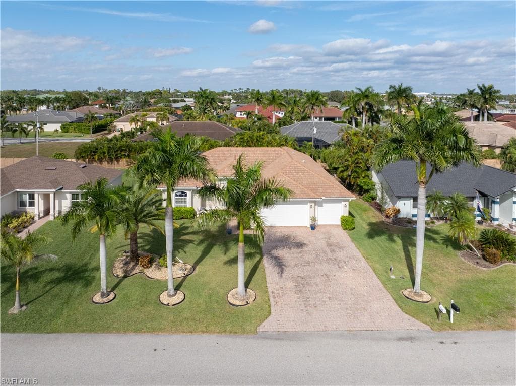 909 SW 22nd TER CAPE CORAL, FL 33991
